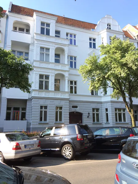 sonnige, moderne 2,0-Zimmerwohnung im repräsentativen Friedenauer Altbau — photo 1